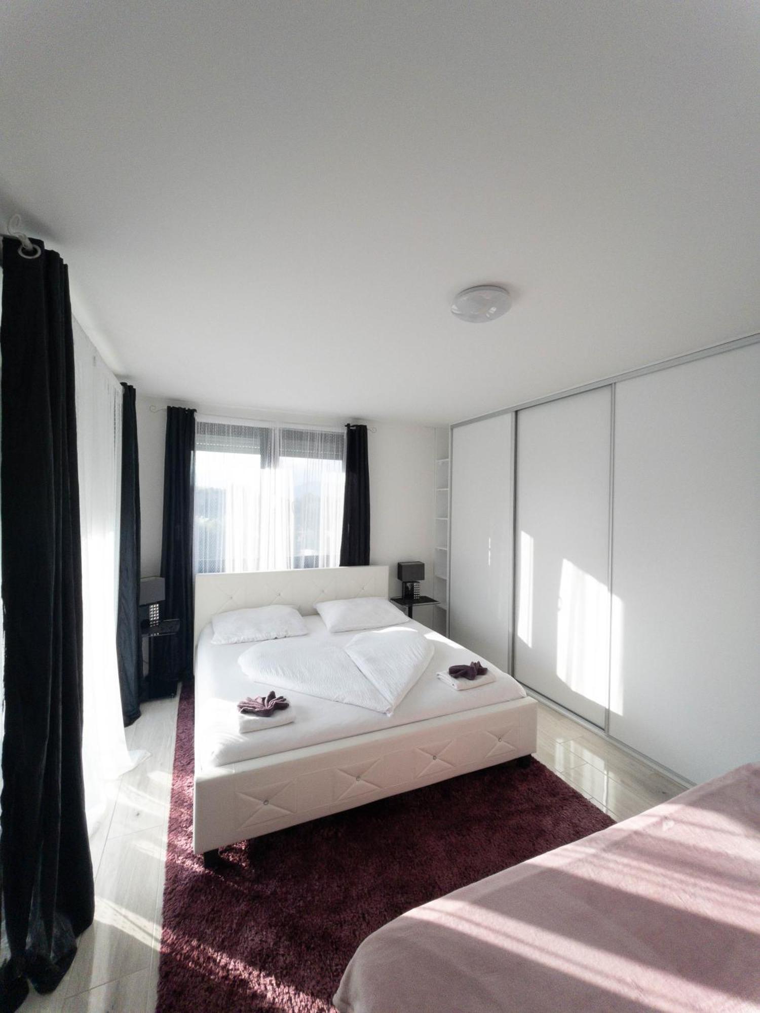 Navrchu Apartment